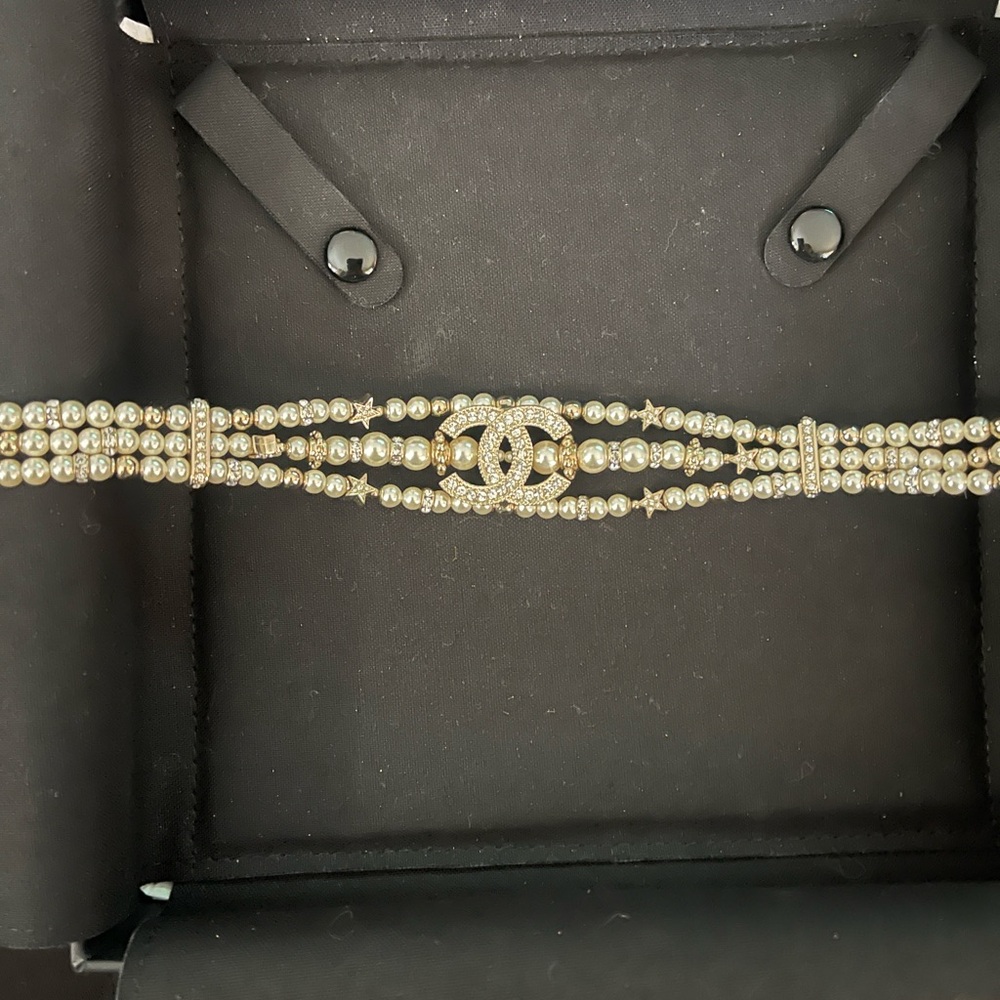 Authentic CHANEL pearl choker